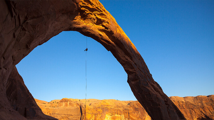 摩押附近的科罗纳拱门-犹他州